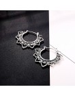 1 para europejski Vintage Hollow małe serce kolczyki w kształcie obręczy kobiety elegancki antyczny kolor srebrny Ear hoop moda 