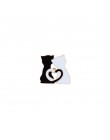 Cartoon broszki z motywem zwierząt czarny biały para kot ryby kości emalia szpilki ubrania spinka na klapę marynarki lub kołnier