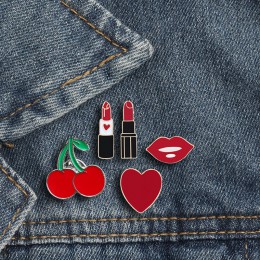 Kobiety broszki szminka Lip Love Heart Cherry emalia szpilki moda Sexy broszka ubrania Lapel Button metalowa szpilka biżuteria a
