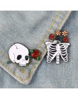 QIHE biżuteria kwiat czaszka emalia szpilki kolekcja głowa szkieletu róża przypinki na klapę miłość i śmierć odznaki romantyczne