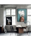 Nagie nagie kobiety z piór plakaty i druki Nordic rysunek na płótnie malarstwo dziewczyny Wall Art zdjęcia kwiatów do salonu syp