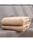 Super miękkie pikowana flanelowe koce do łóżka stałe paski norek rzut Sofa pokrywa narzuta zimowe ciepłe koce
